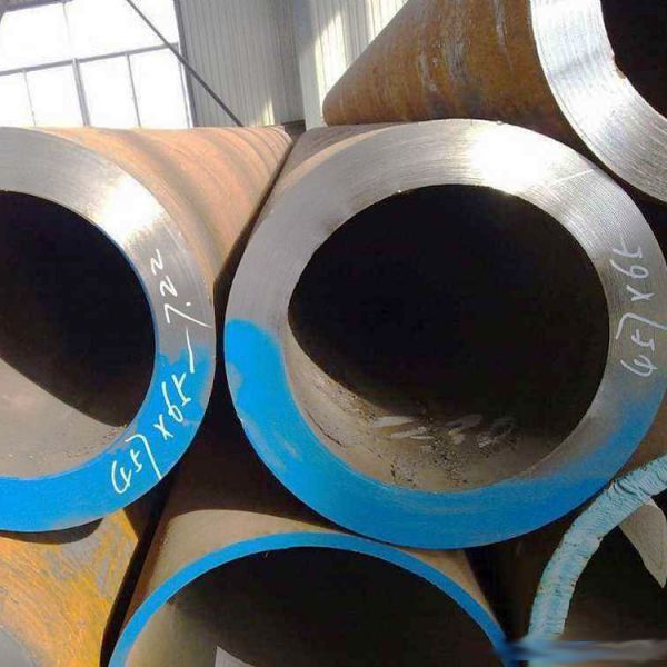 在熱軋無縫鋼管穿孔機上產(chǎn)生前卡的原因是什么？